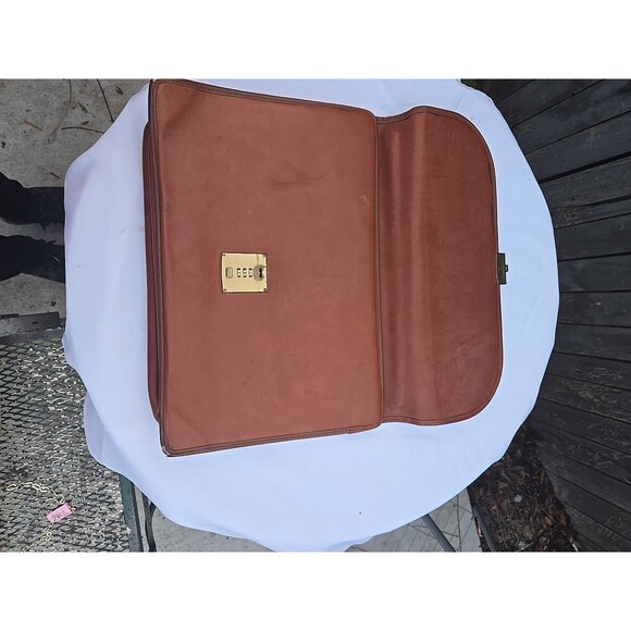 Coach Vintage Leather briefcase with gold buckle and two pockets. - Picture 8 of 14